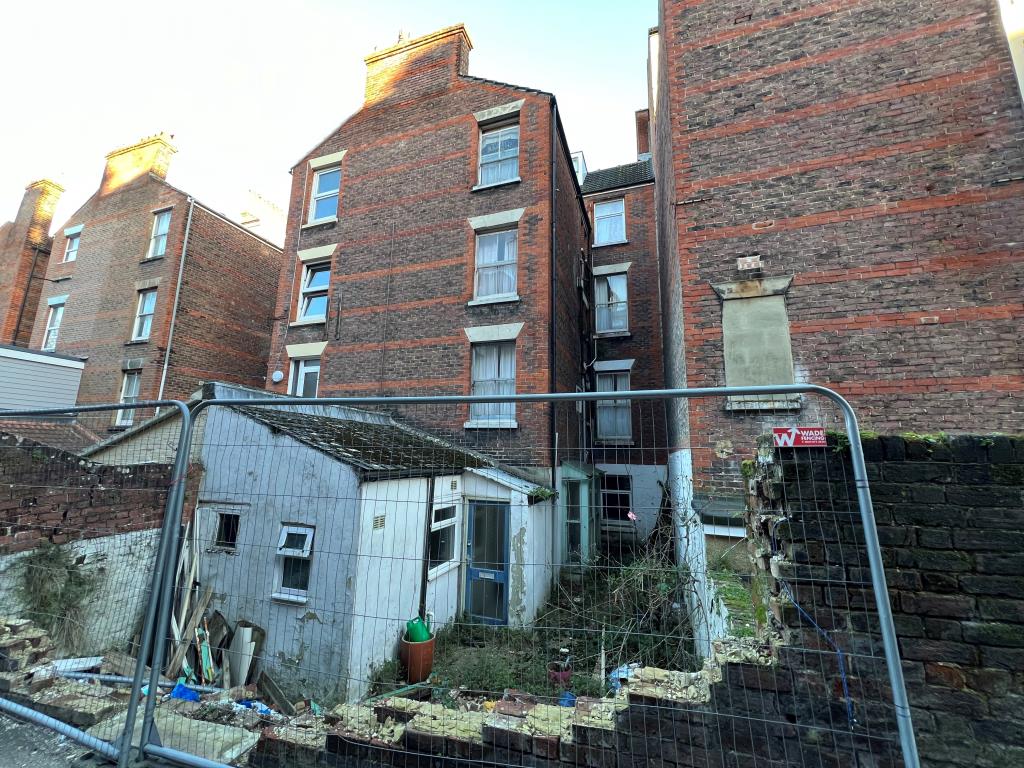 Lot: 126 - FIVE STOREY FREEHOLD BUILDING WITH POTENTIAL - Rear elevation